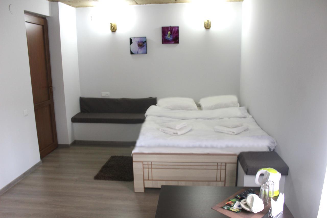 Hotel Vita Tbilisi Esterno foto