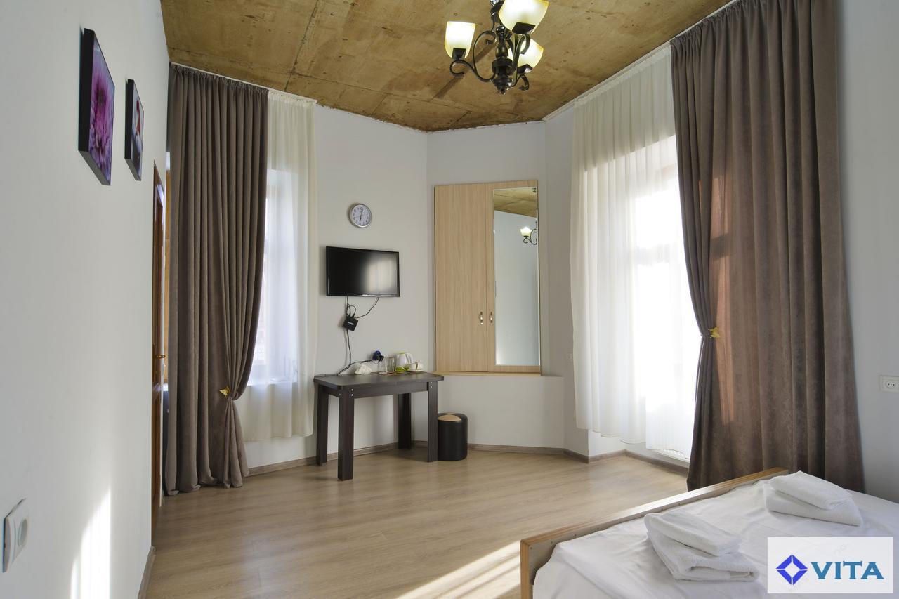 Hotel Vita Tbilisi Esterno foto