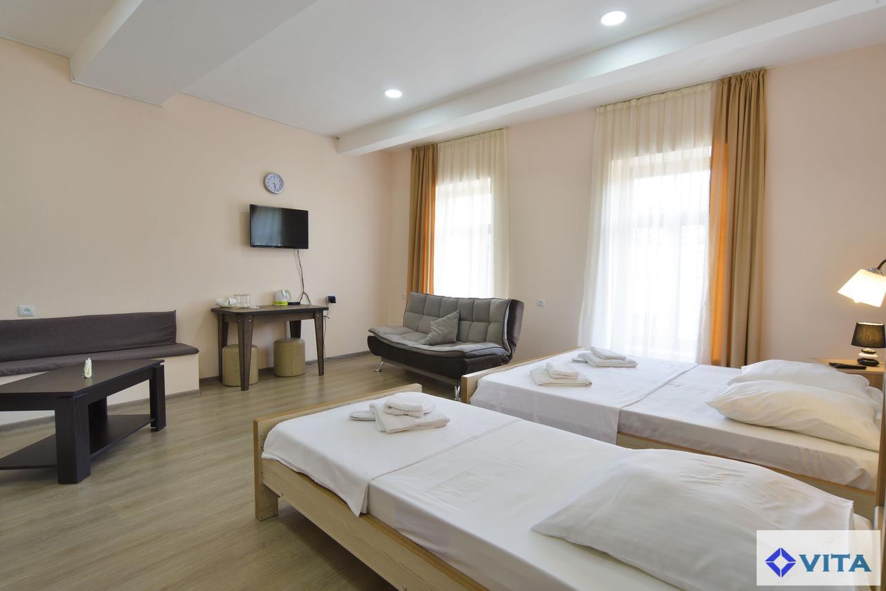 Hotel Vita Tbilisi Esterno foto