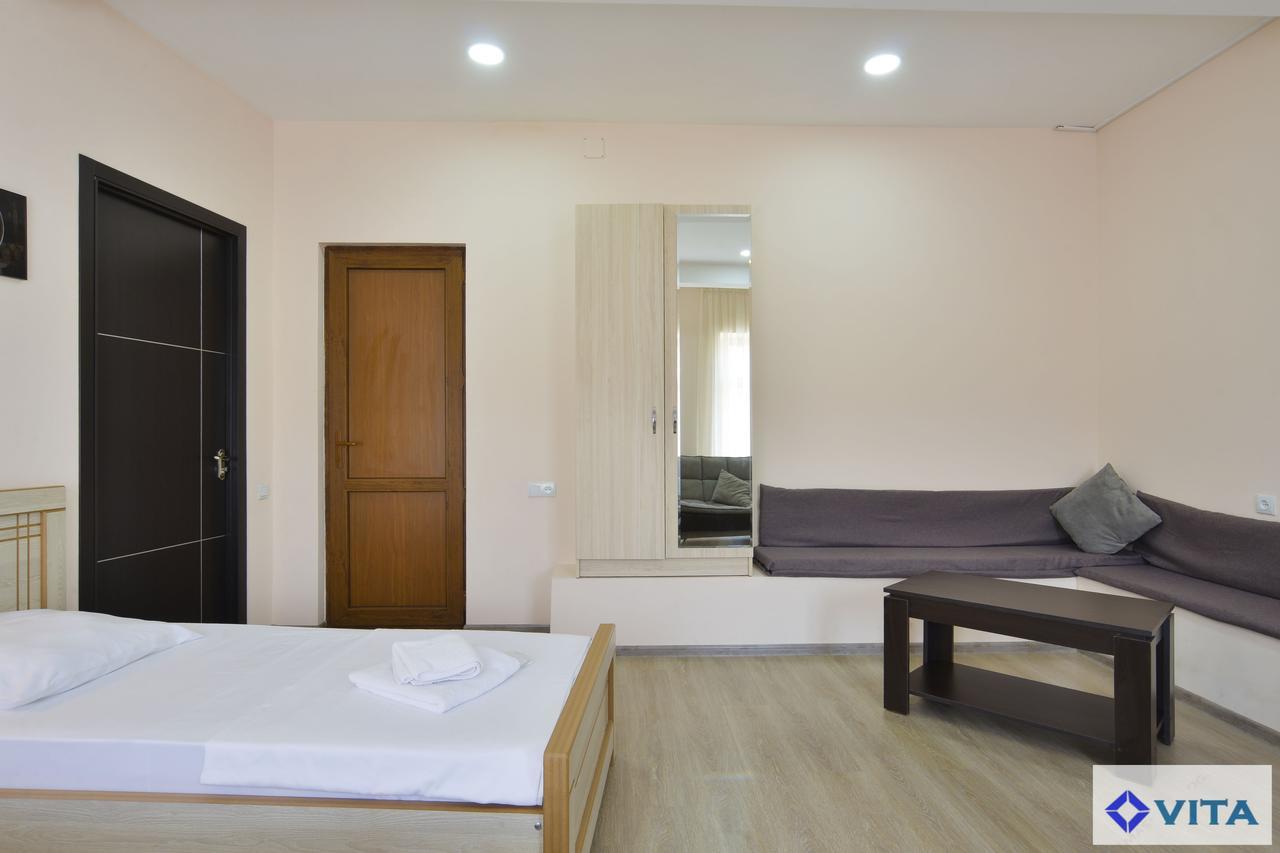 Hotel Vita Tbilisi Esterno foto