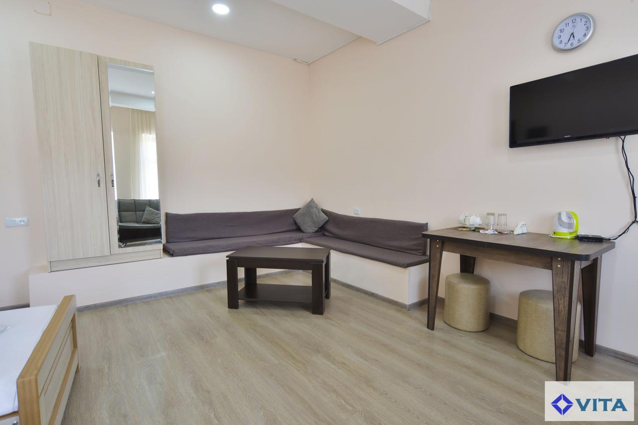 Hotel Vita Tbilisi Esterno foto